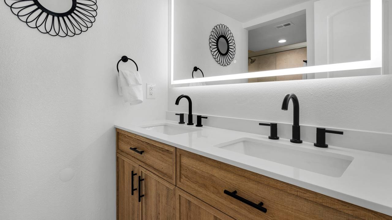 BeachCrest 204: En suite master/primary bathroom with double sin BeachCrest 204: En suite master/primary bathroom with double sin