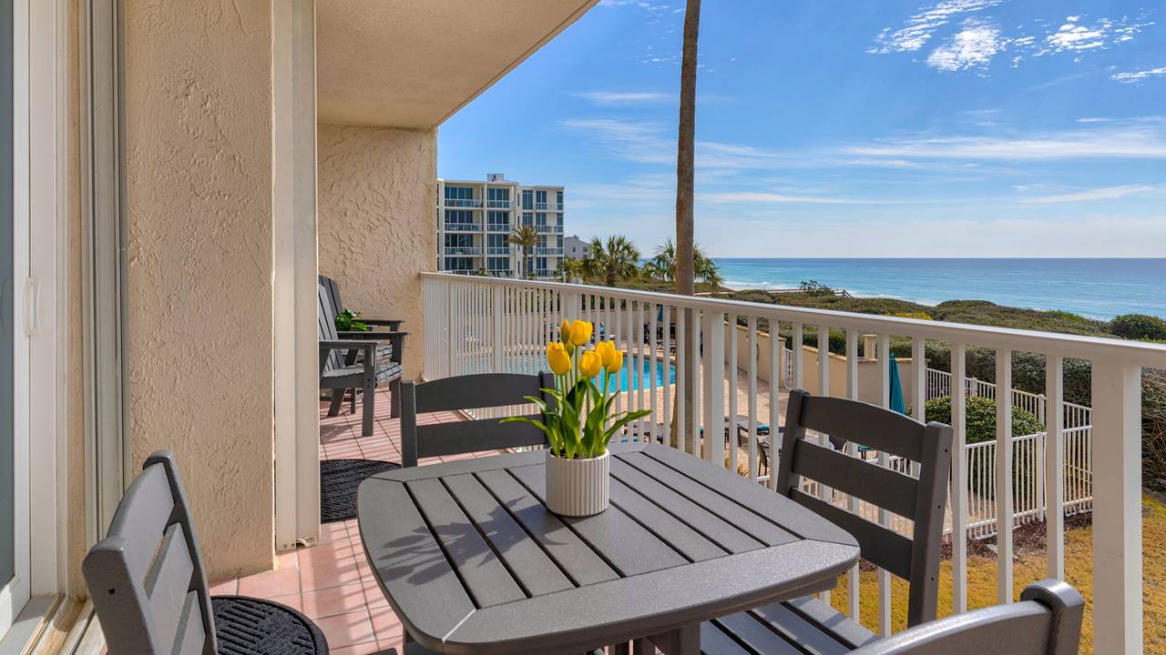 BeachCrest 204: Gulf Front Private balcony with new Pollywood ba BeachCrest 204: Gulf Front Private balcony with new Pollywood ba