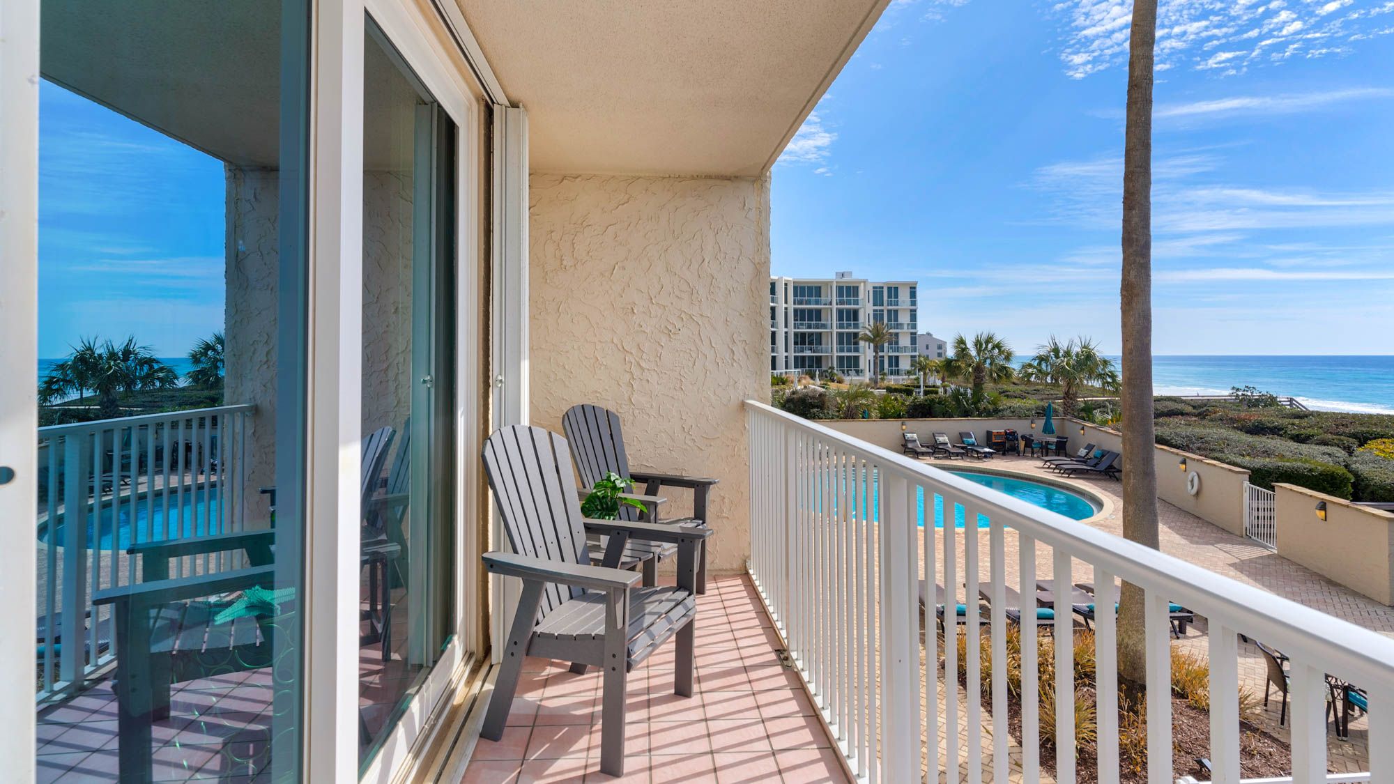 BeachCrest 204: Gulf Front Private balcony with new Pollywood ba