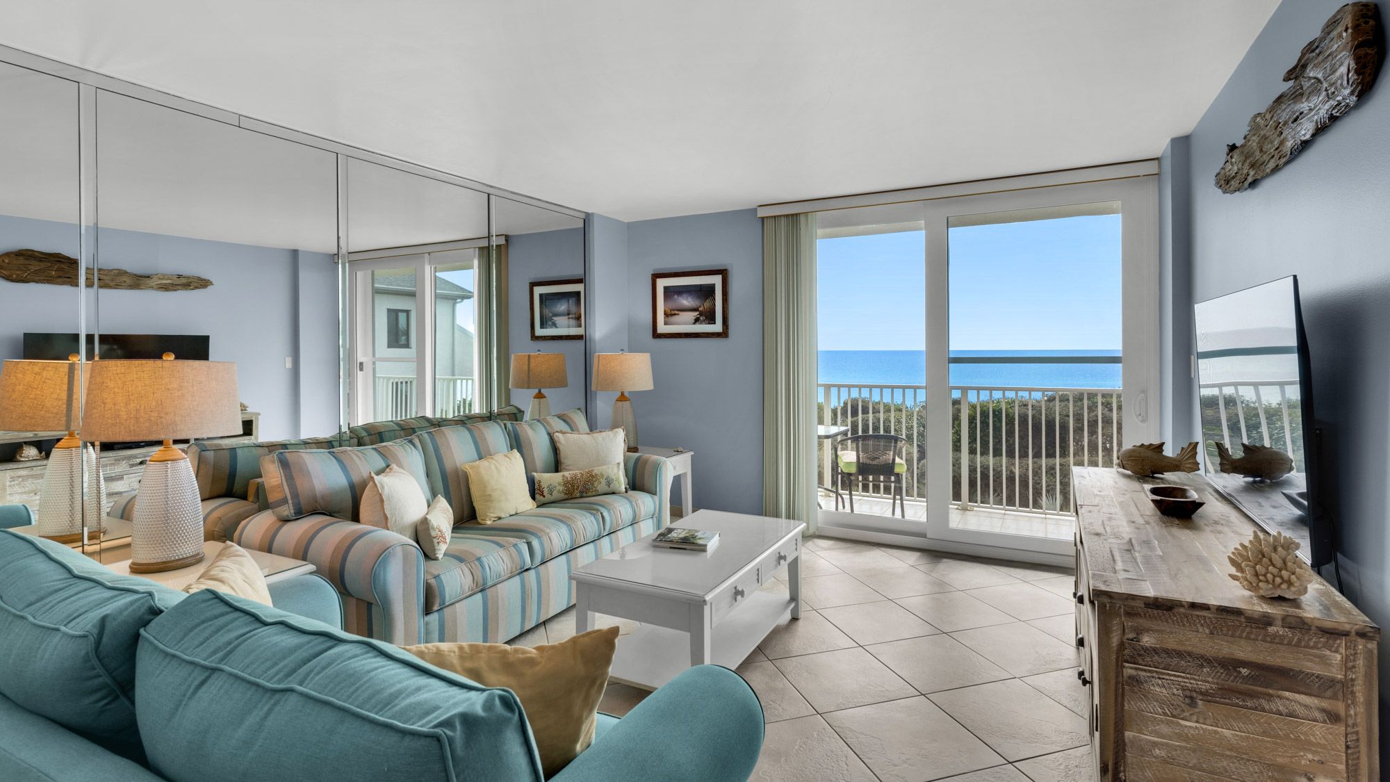 BeachCrest 206 Living area with gulf view