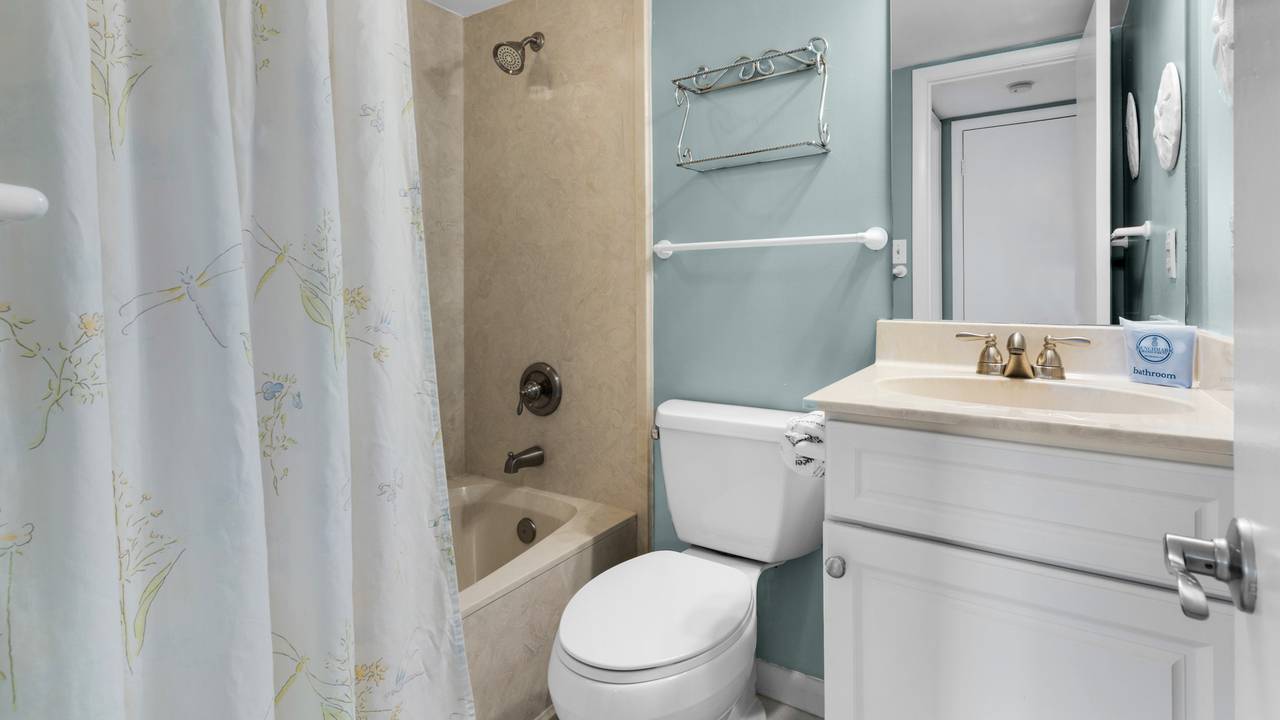 BeachCrest 301 Guest Bathroom BeachCrest 301 Guest Bathroom