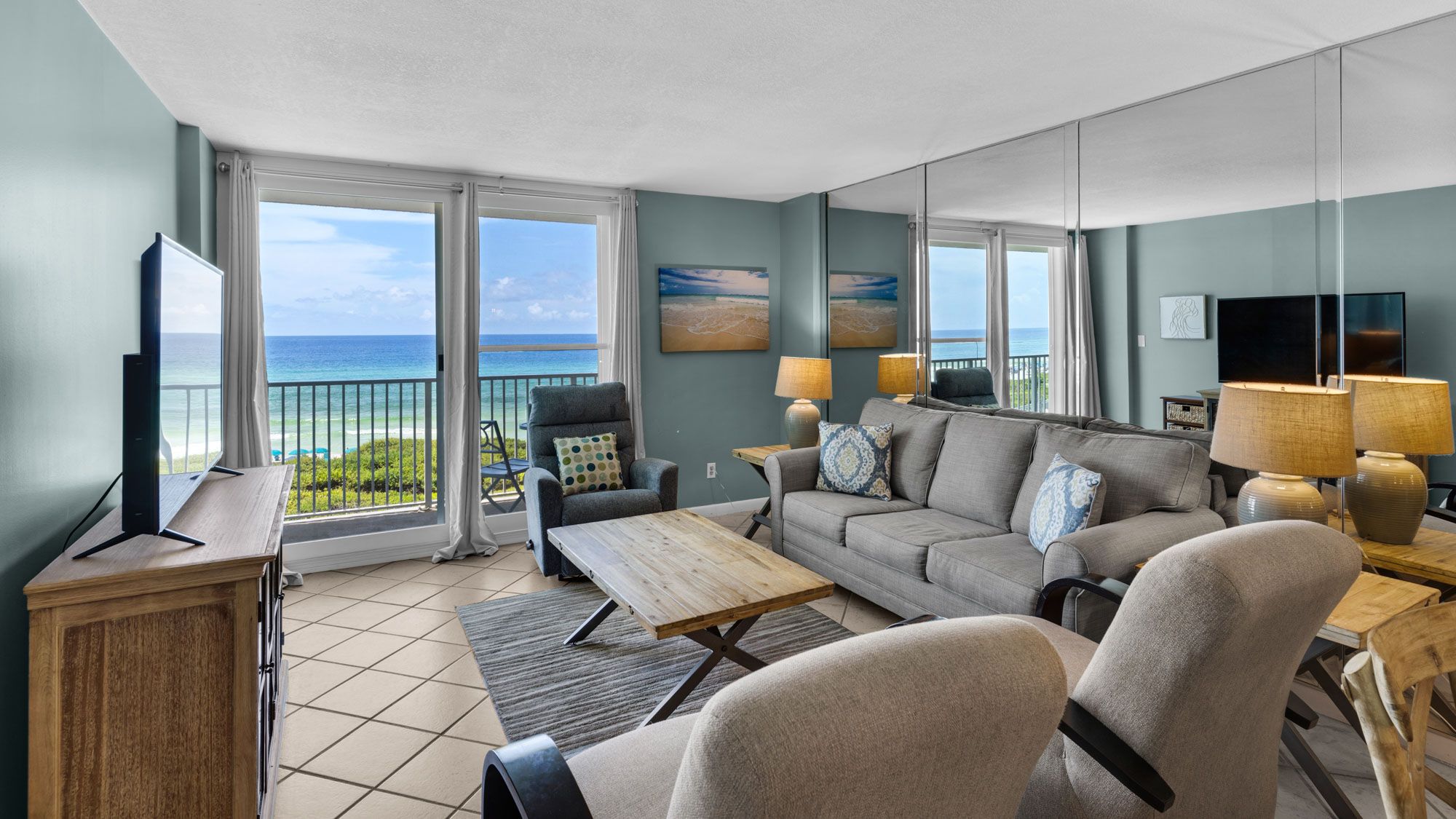 BeachCrest 301 Living area