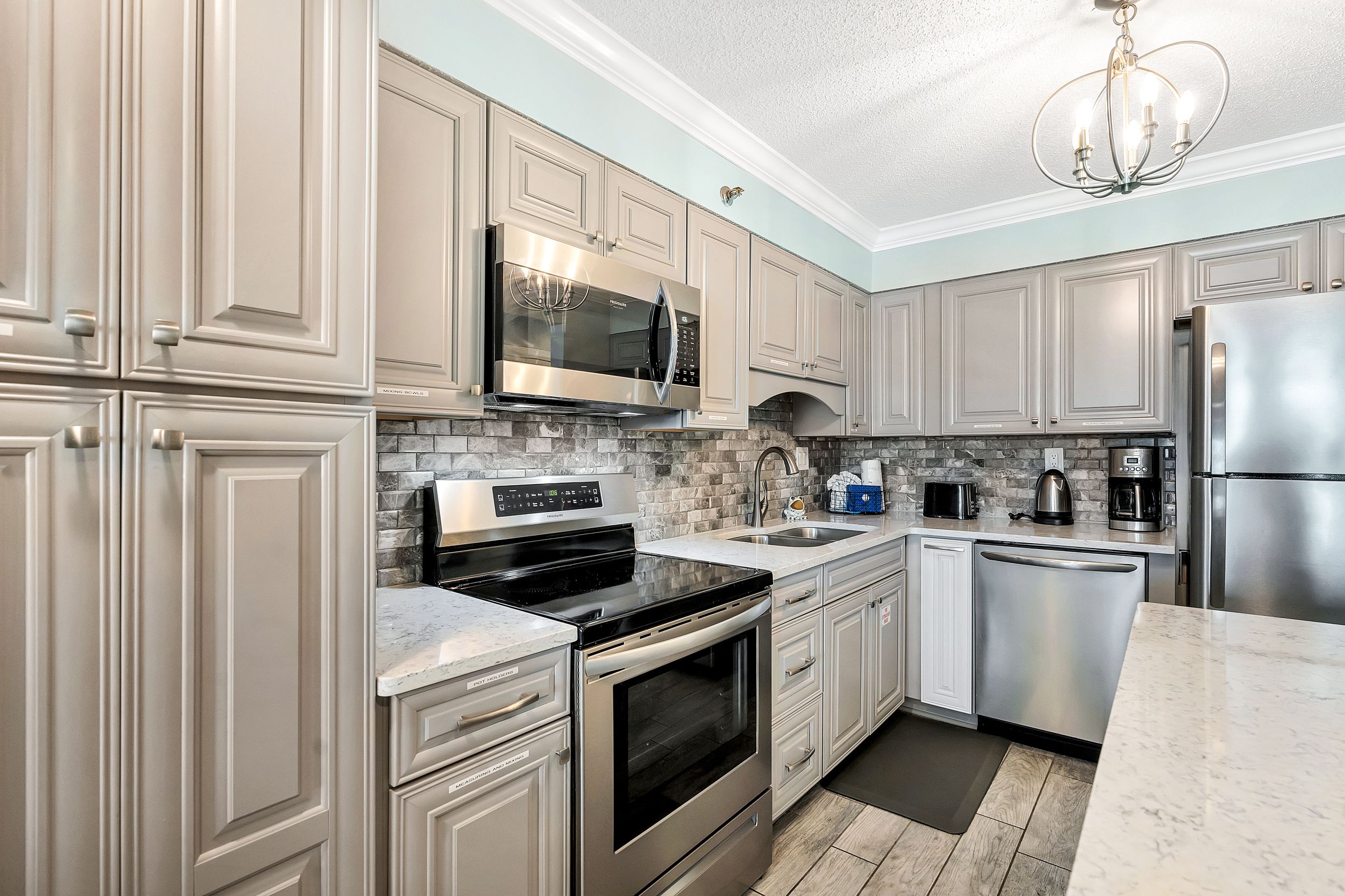 BeachCrest 305 Kitchen