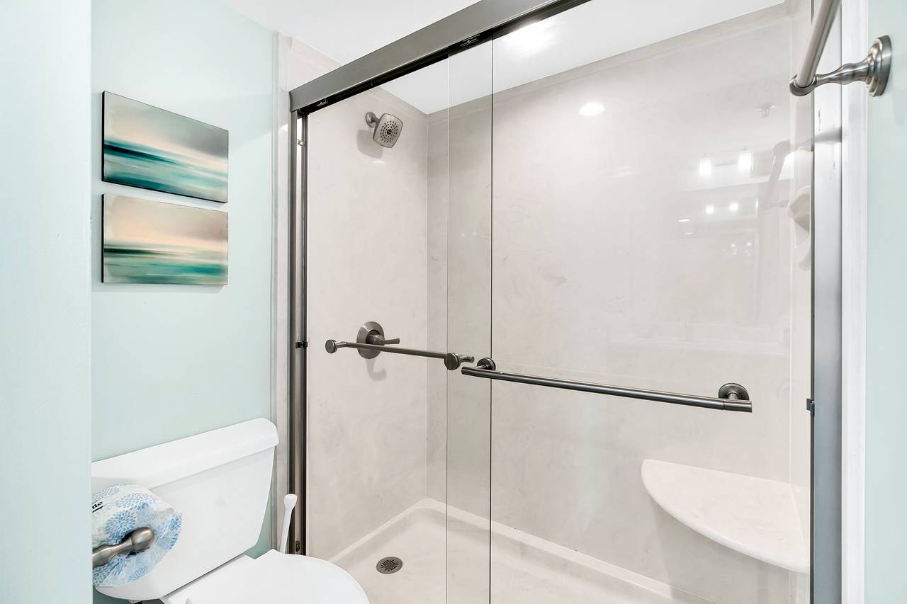 BeachCrest 305 Bathroom BeachCrest 305 Bathroom