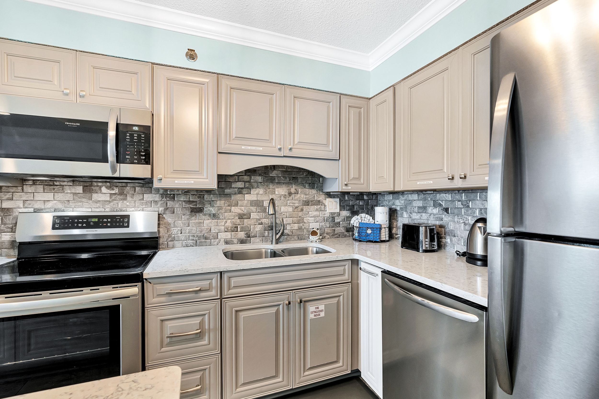 BeachCrest 305 Kitchen