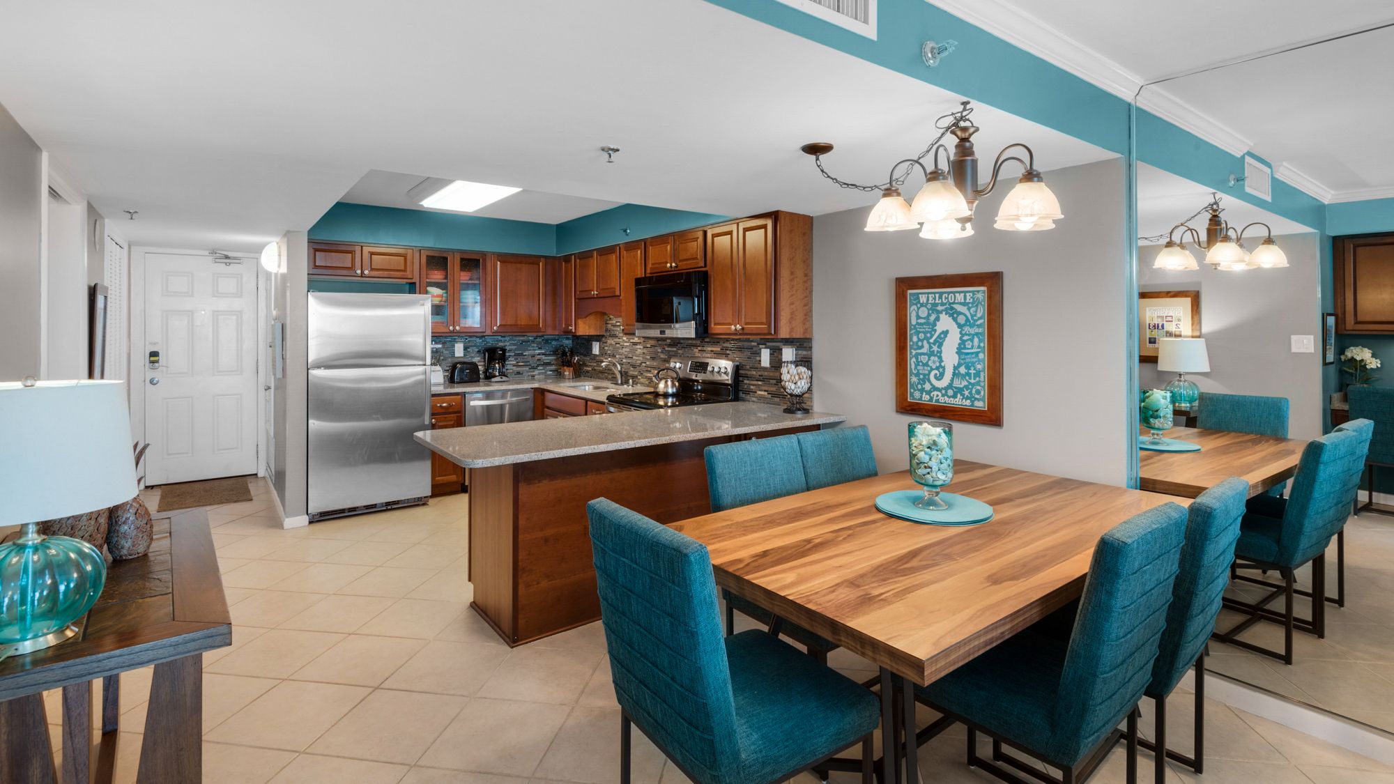 BeachCrest 306 Kitchen and Dining Table