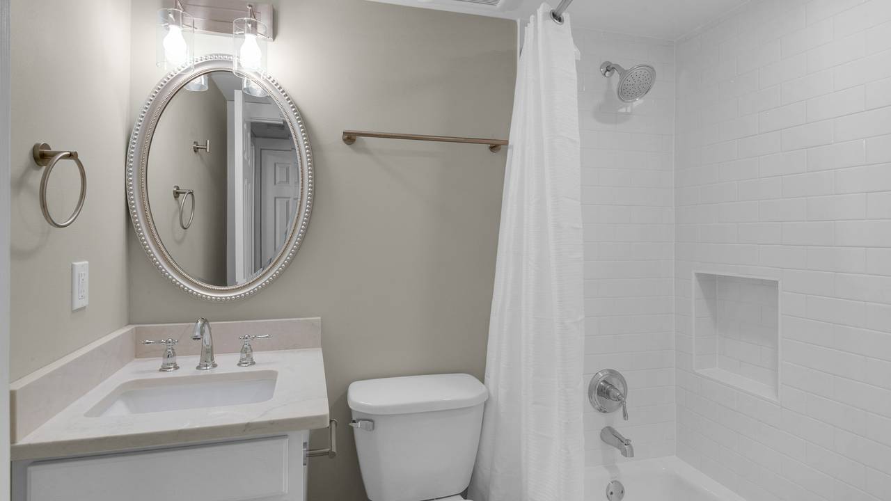 BeachCrest 402 Guest Bathroom BeachCrest 402 Guest Bathroom