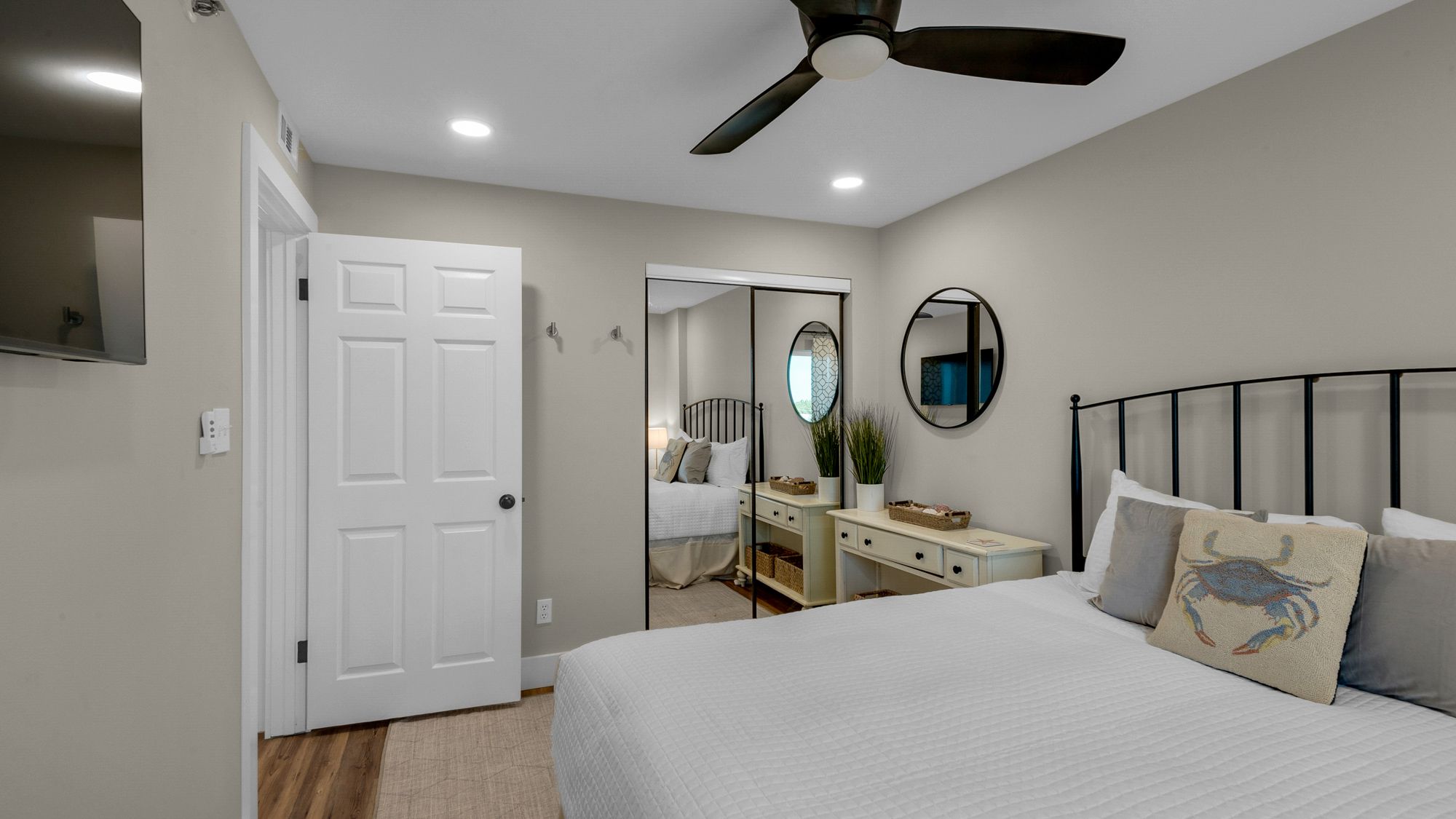 BeachCrest 402 King Guest Bedroom