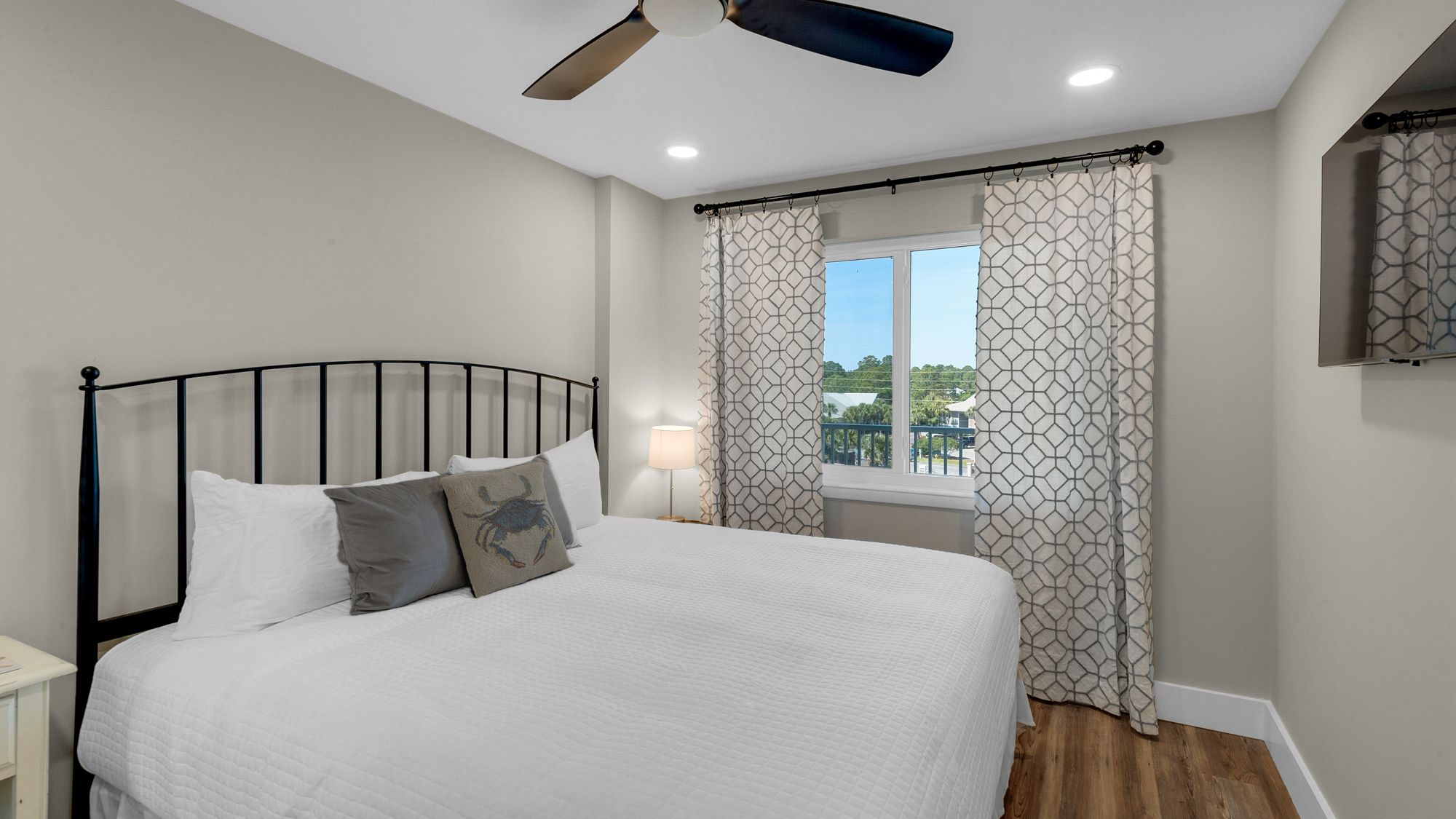 BeachCrest 402 King Guest Bedroom