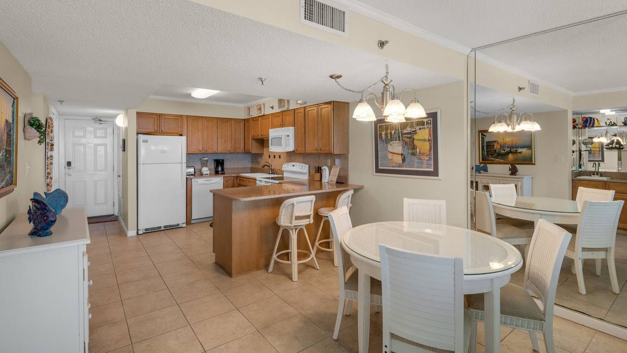 BeachCrest 404 Dining into Kitchen BeachCrest 404 Dining into Kitchen