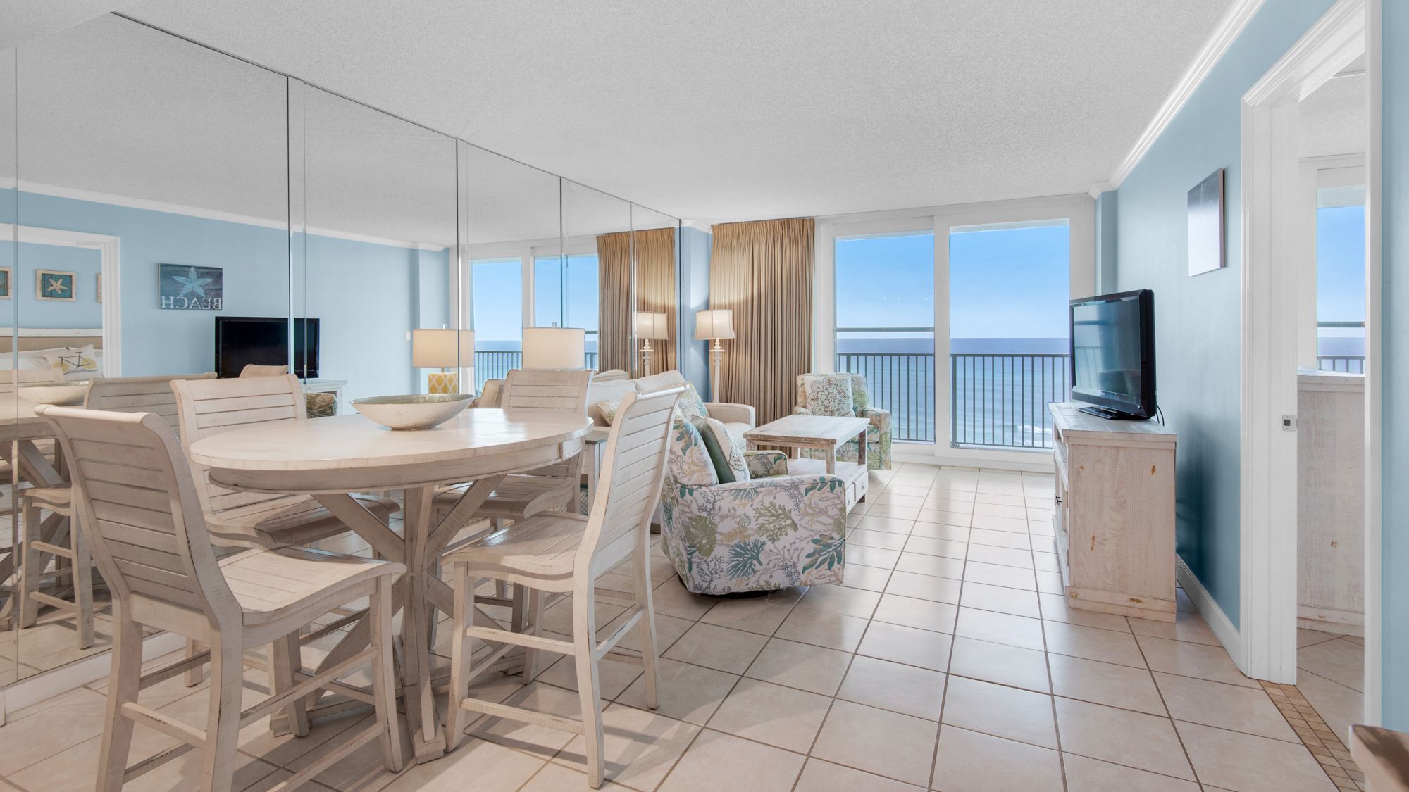 BeachCrest 406 Living Area