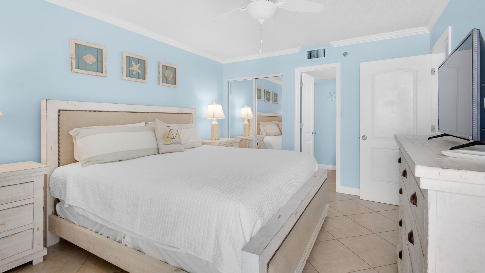 BeachCrest 406 King Master Bedroom