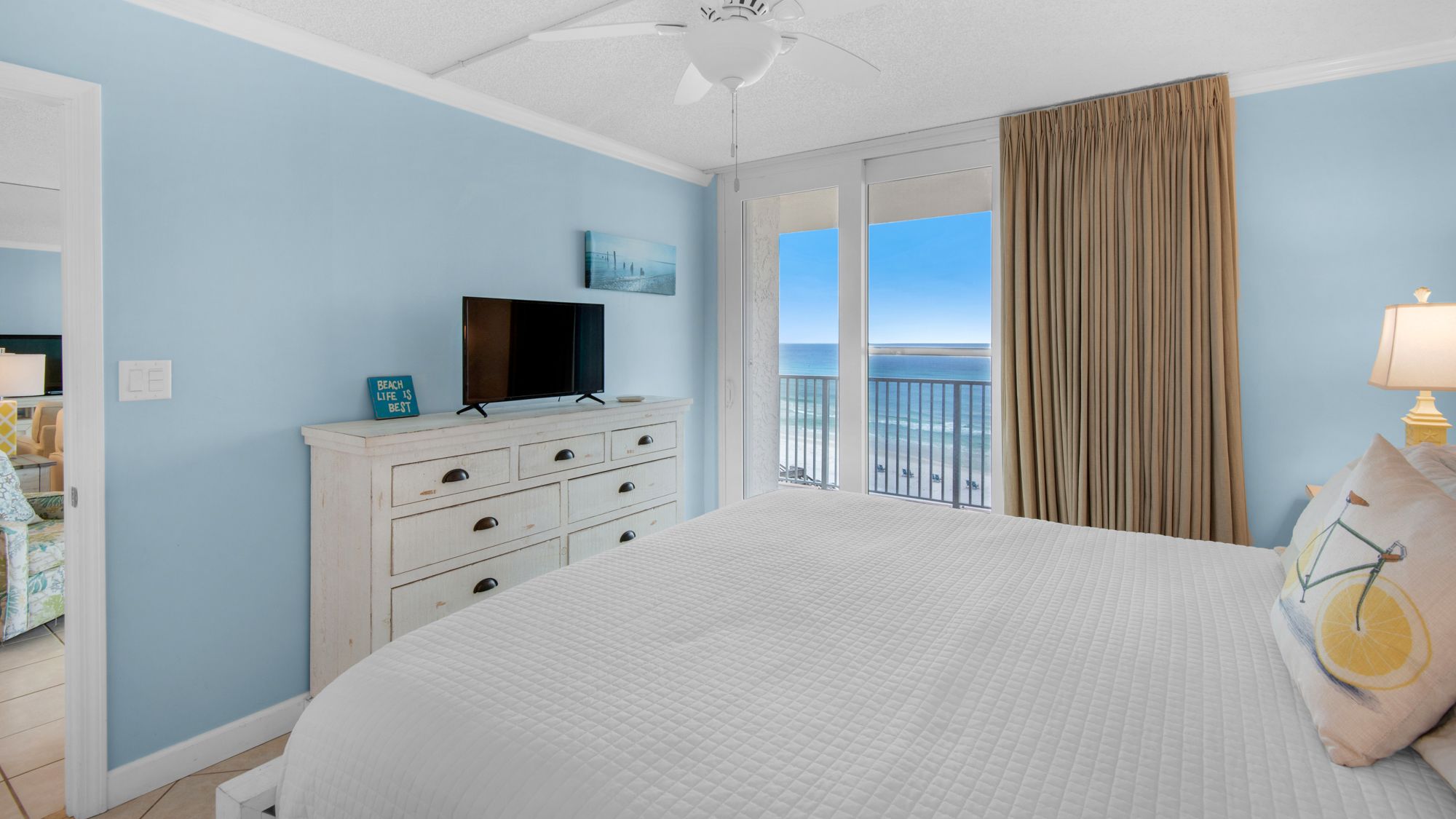 BeachCrest 406 King Master Bedroom