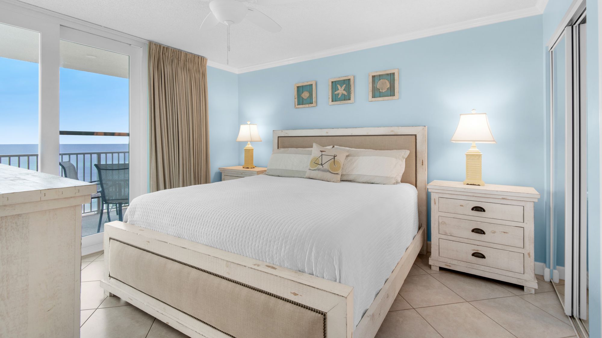 BeachCrest 406 King Master Bedroom