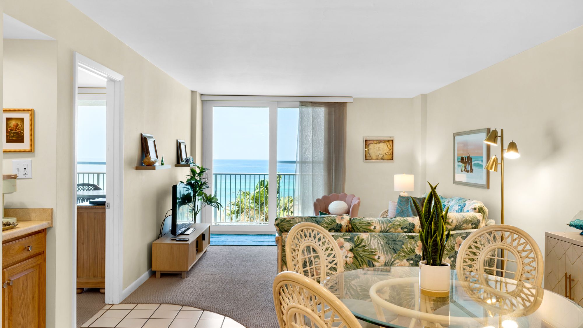 BeachCrest 503 Living Area