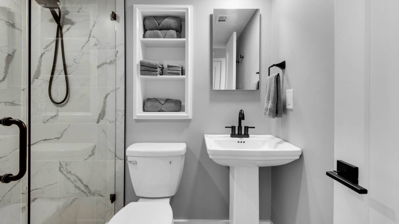 BeachCrest 603 Shared Bathroom BeachCrest 603 Shared Bathroom