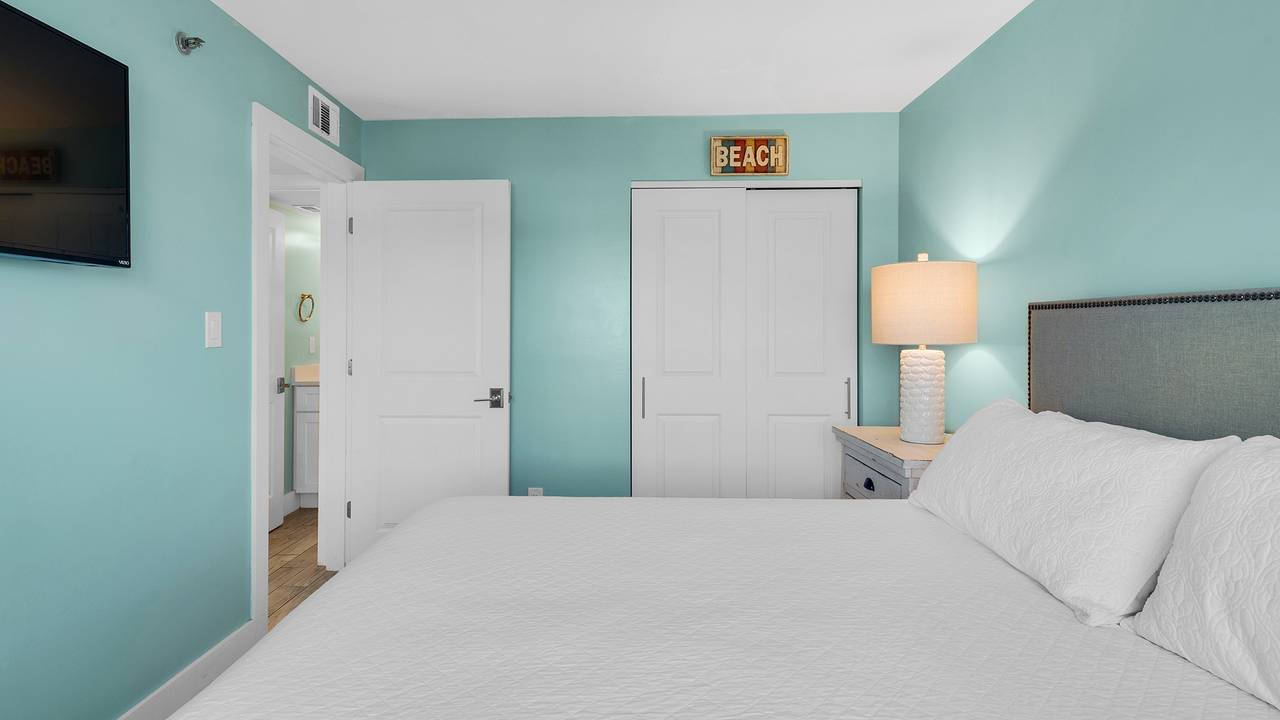 BeachCrest 604 Second bedroom with king size bed and smart TV BeachCrest 604 Second bedroom with king size bed and smart TV