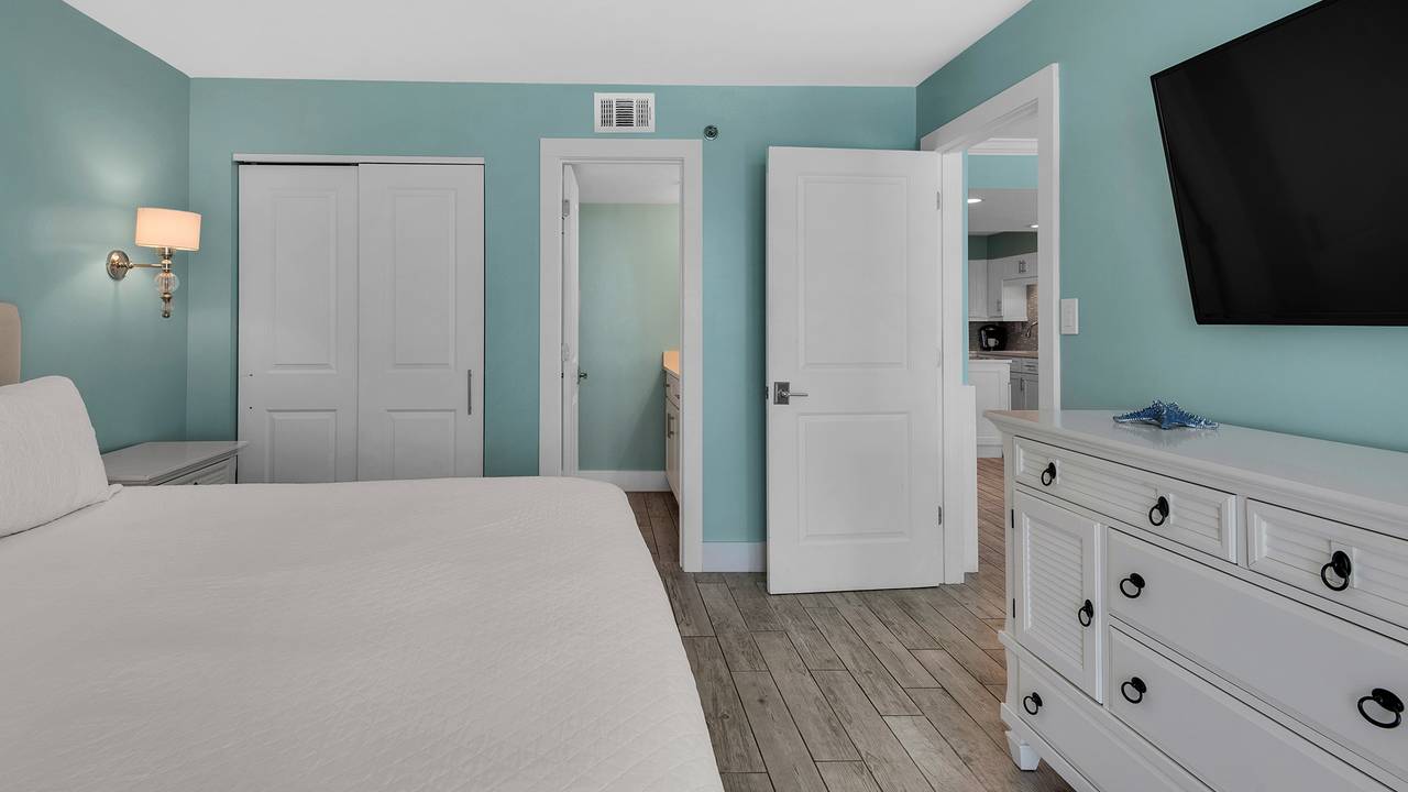 BeachCrest 604 Gulf Front Master/Primary bedroom with private ba BeachCrest 604 Gulf Front Master/Primary bedroom with private ba