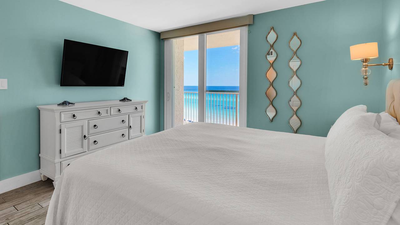 BeachCrest 604 Gulf Front Master/Primary bedroom with private ba BeachCrest 604 Gulf Front Master/Primary bedroom with private ba