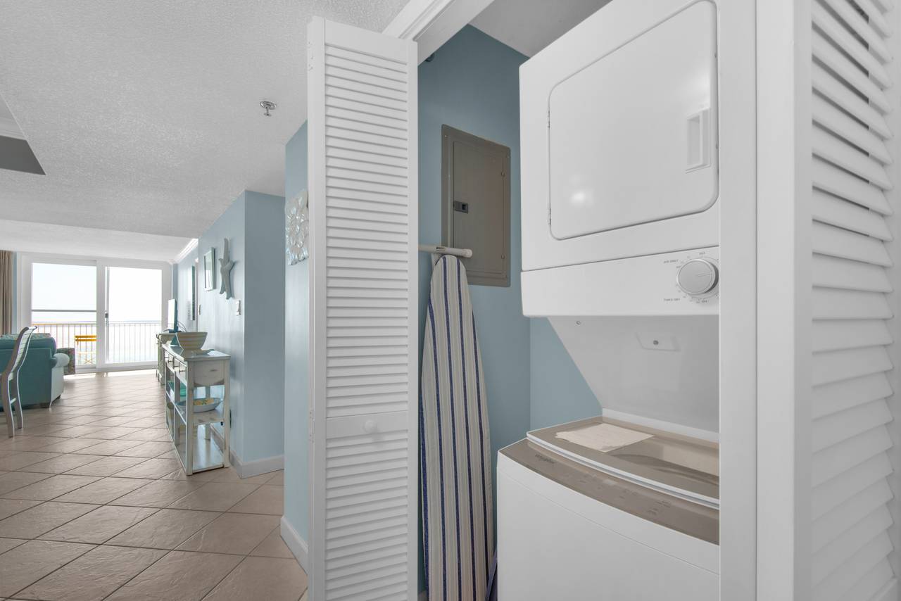 Beachcrest 702 Washer and Dryer Beachcrest 702 Washer and Dryer