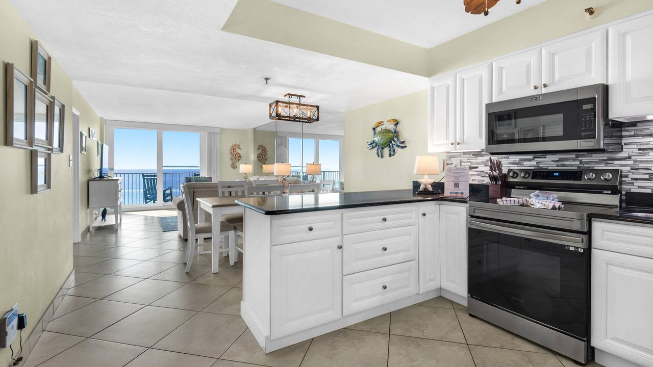 BeachCrest 803 Kitchen BeachCrest 803 Kitchen