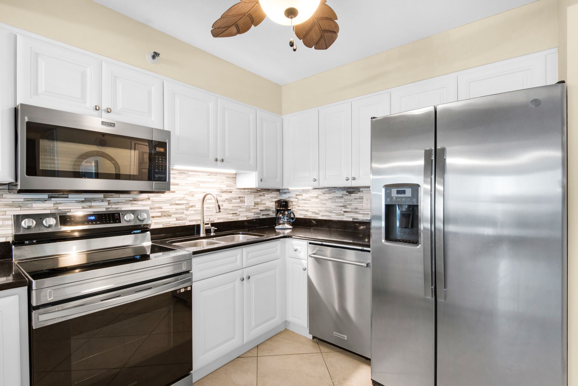 BeachCrest 803 Kitchen Area