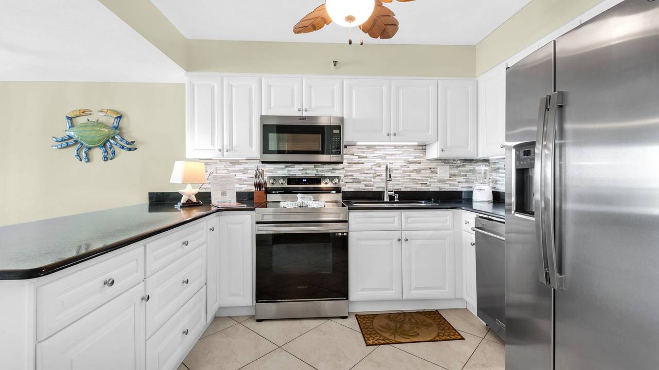 BeachCrest 803 Kitchen BeachCrest 803 Kitchen