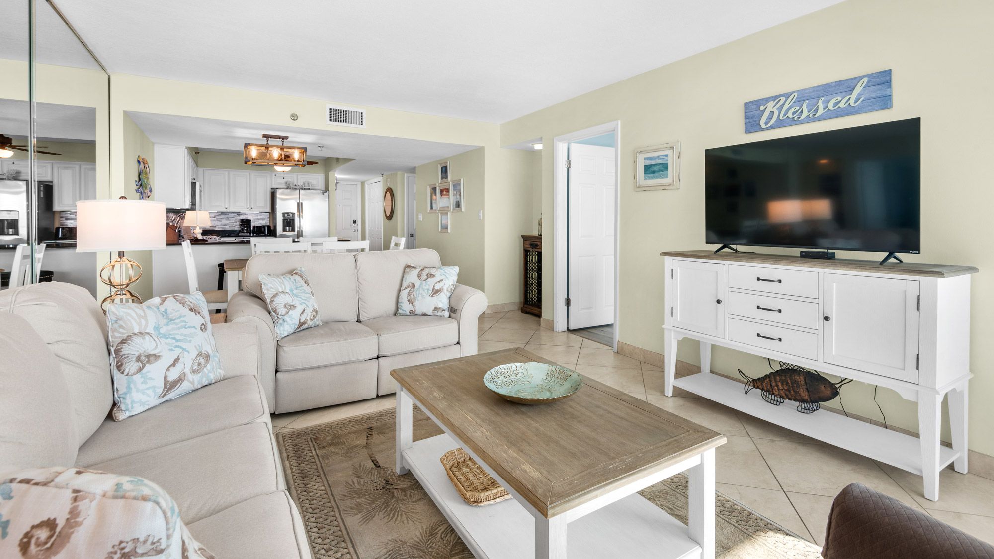 BeachCrest 803 Living area