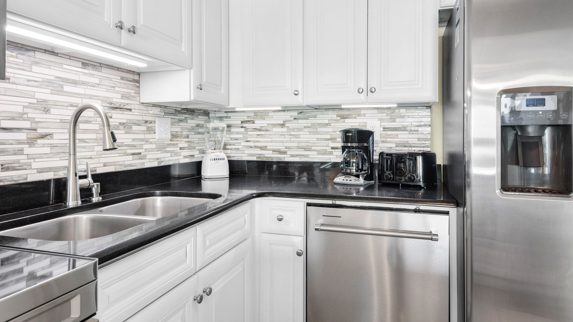 BeachCrest 803 Kitchen