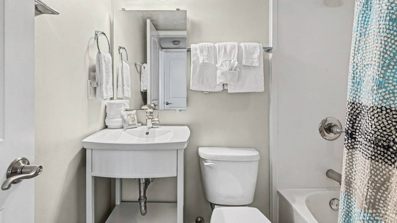 BeachCrest 804 - Shared bath BeachCrest 804 - Shared bath