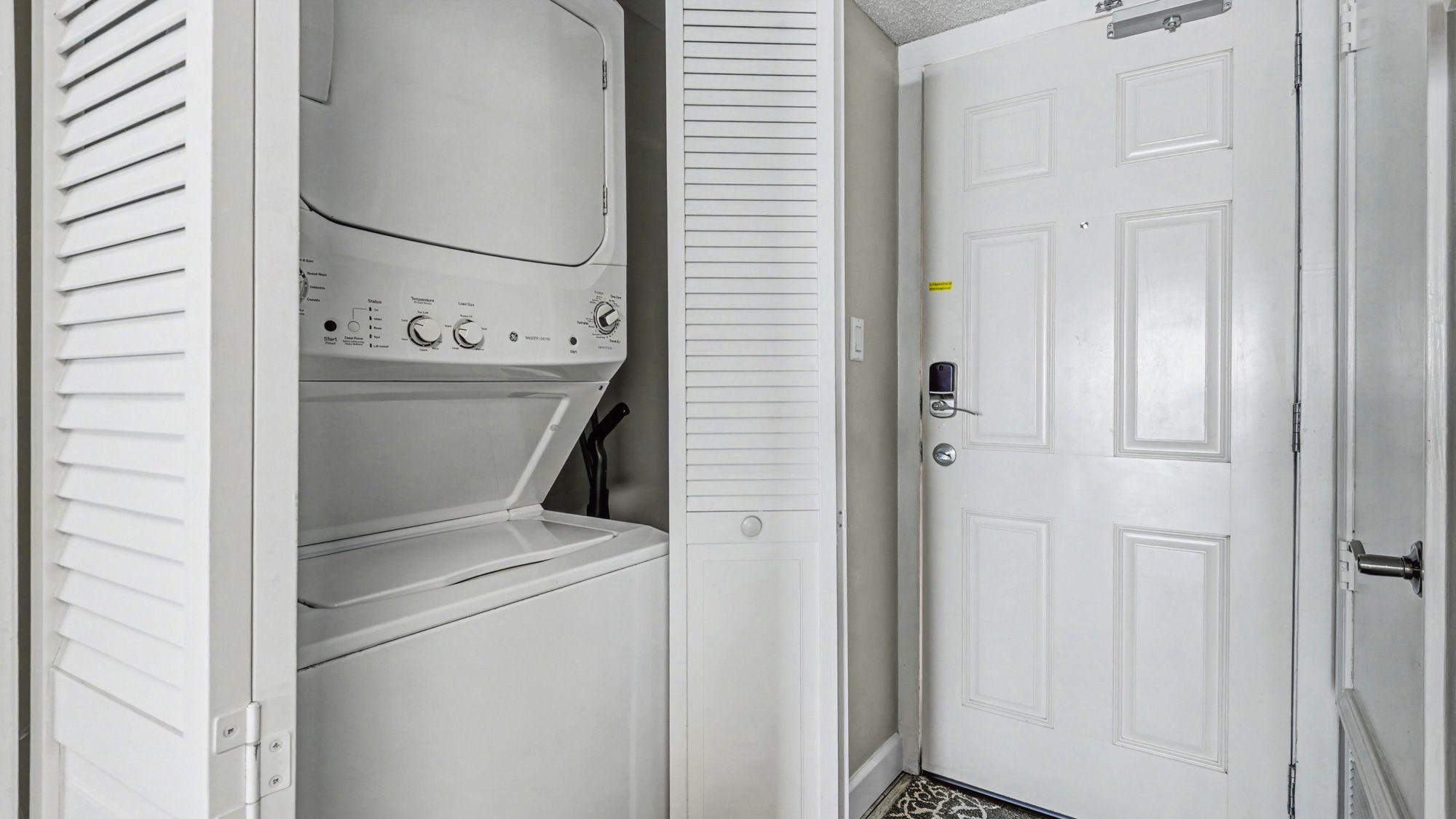 BeachCrest 804 - Washer & Dryer