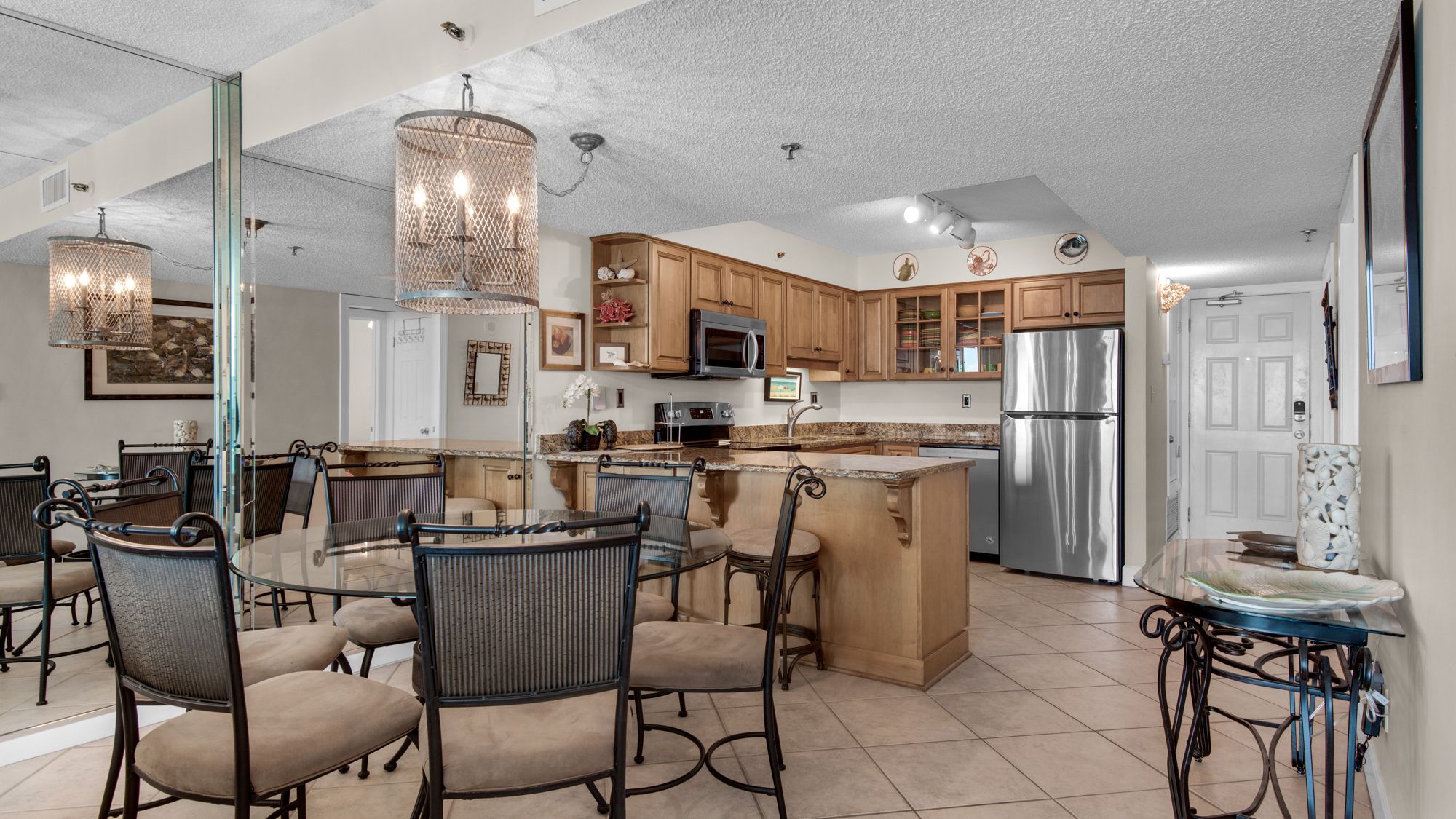 BeachCrest 805 Dining Area