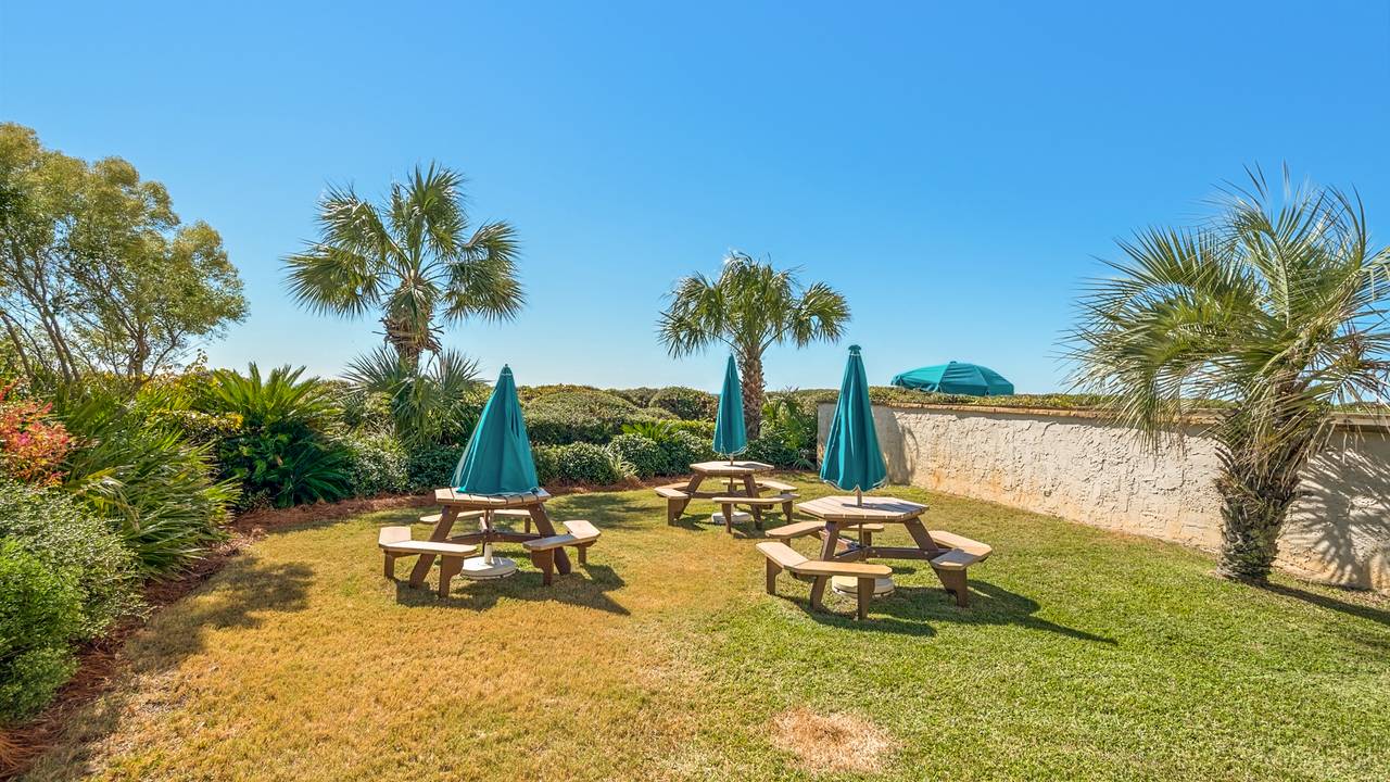 BeachCrest Grounds and Amenities BeachCrest Grounds and Amenities