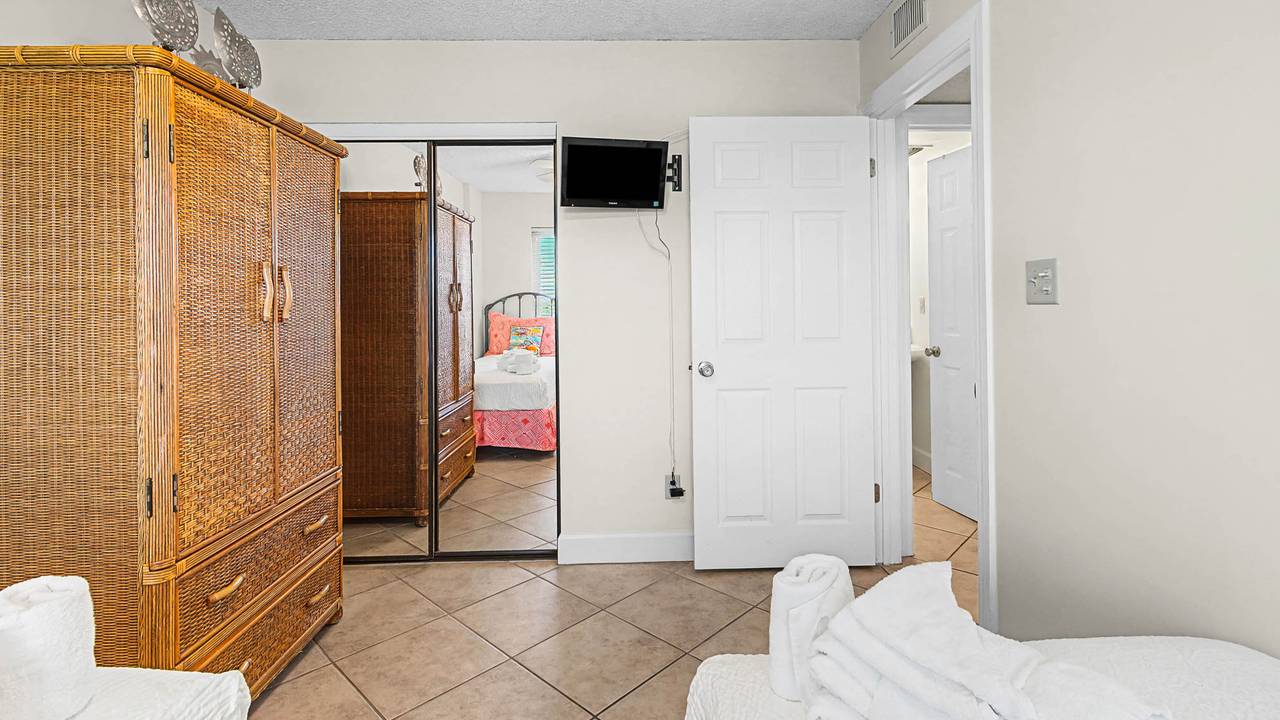 BeachCrest 805 - Guest Bedroom with Two Twin Beds BeachCrest 805 - Guest Bedroom with Two Twin Beds