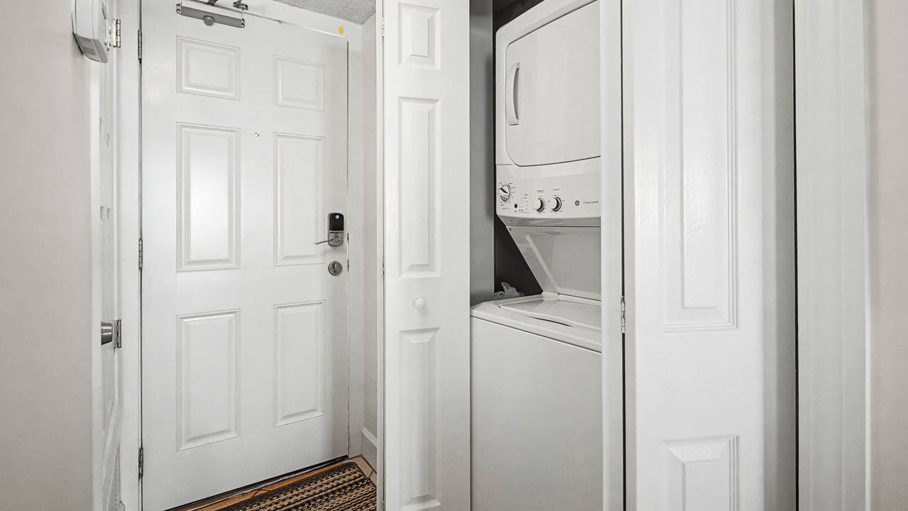 BeachCrest 805 - Washer & Dryer BeachCrest 805 - Washer & Dryer