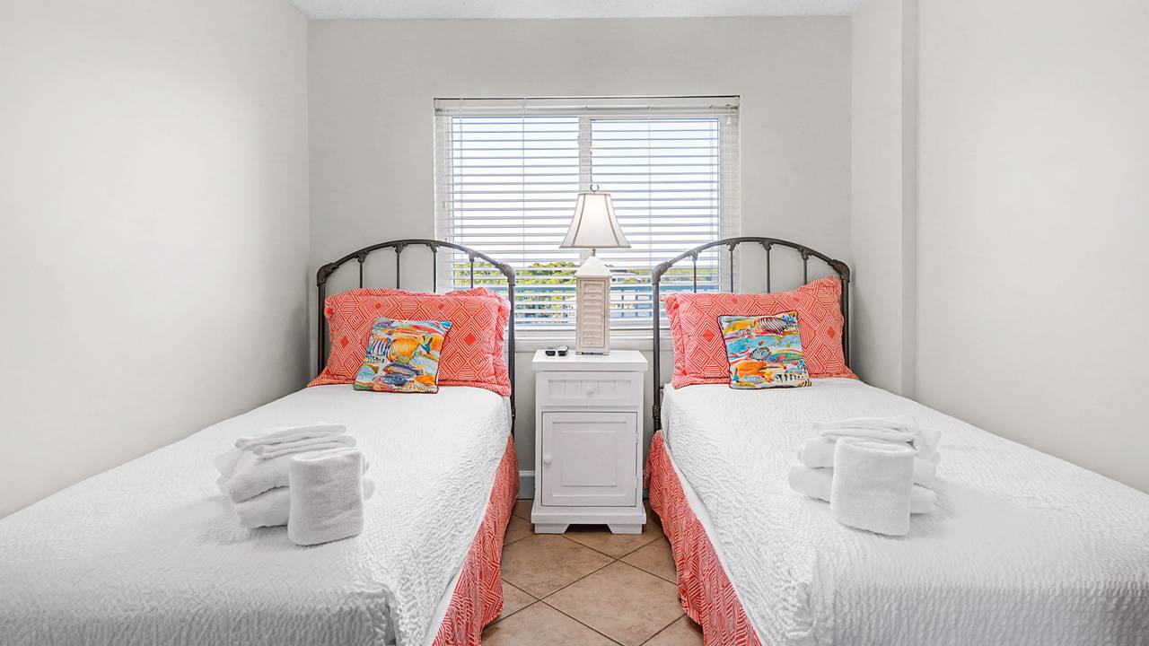 BeachCrest 805 - Guest Bedroom with Two Twin Beds BeachCrest 805 - Guest Bedroom with Two Twin Beds