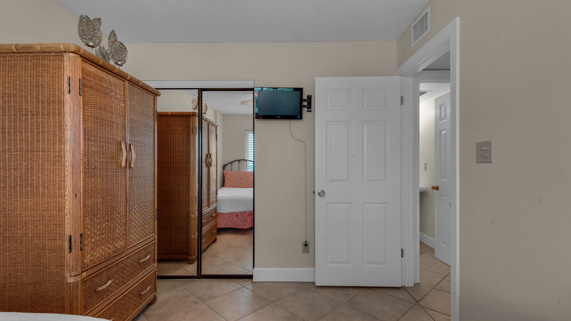 BeachCrest 805 Guest Bedroom with 2 Twins