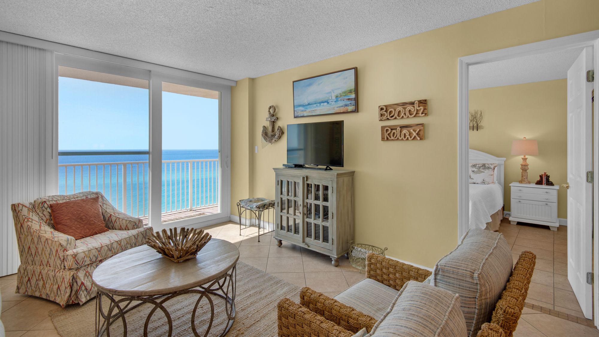 BeachCrest 806 Living Area