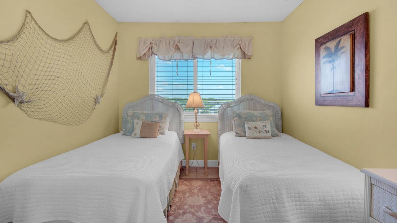 BeachCrest 806 Twin Beds BeachCrest 806 Twin Beds