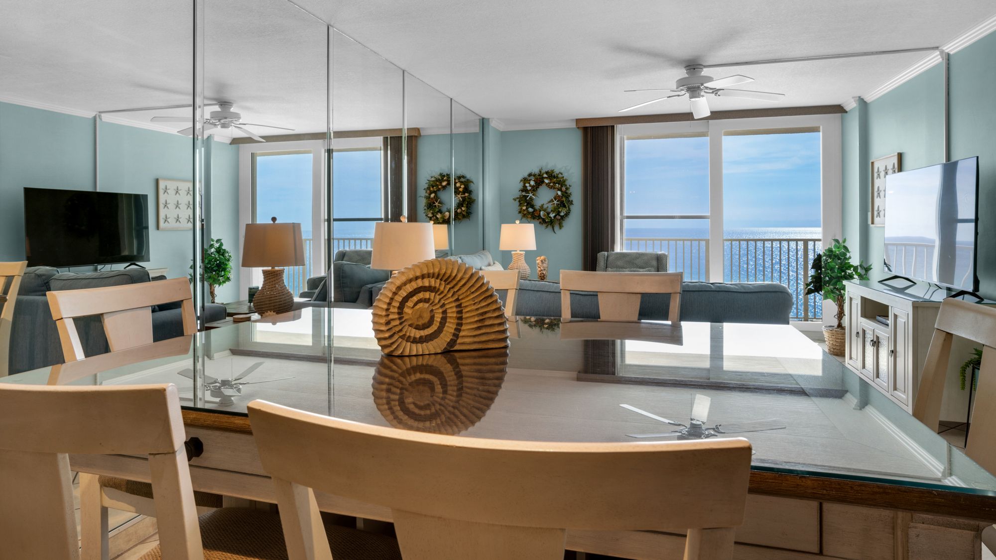 BeachCrest 902 Table and Living Area