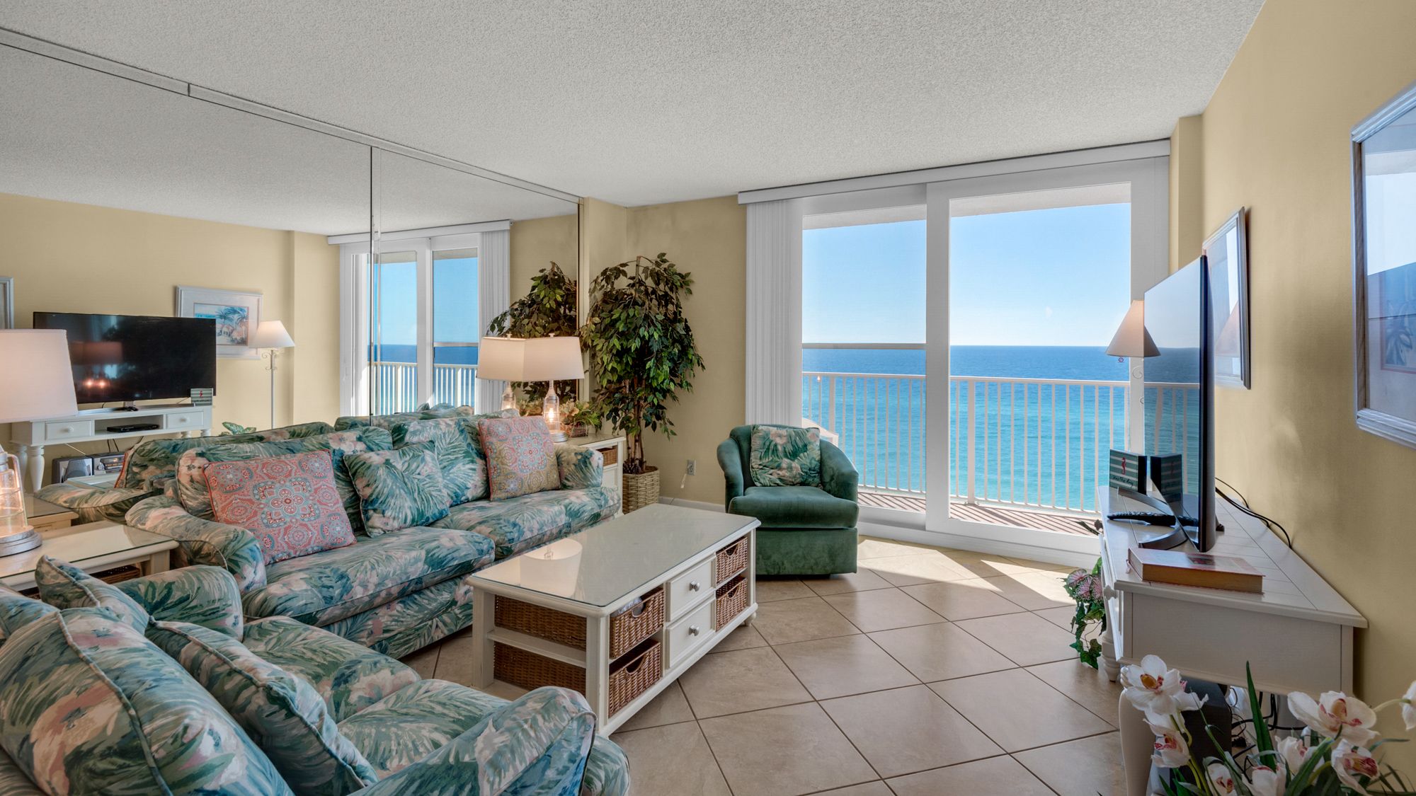 BeachCrest 906 Living Area