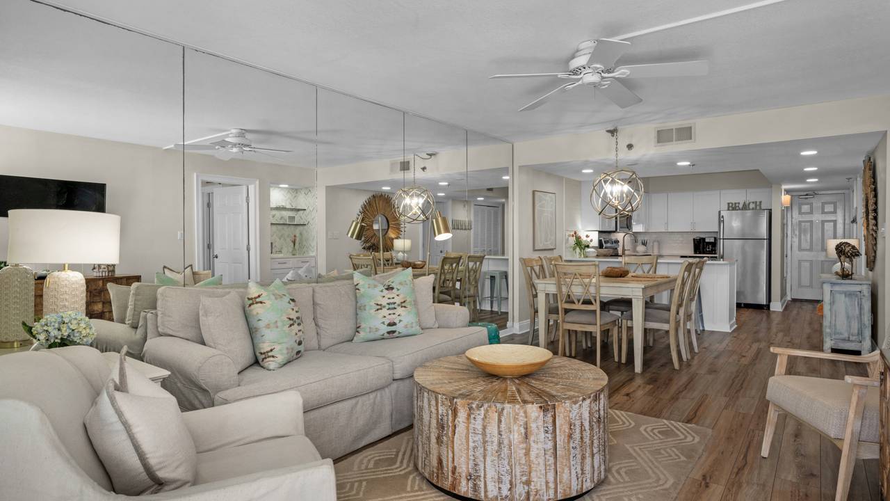 BeachCrest 1005 Living Area BeachCrest 1005 Living Area