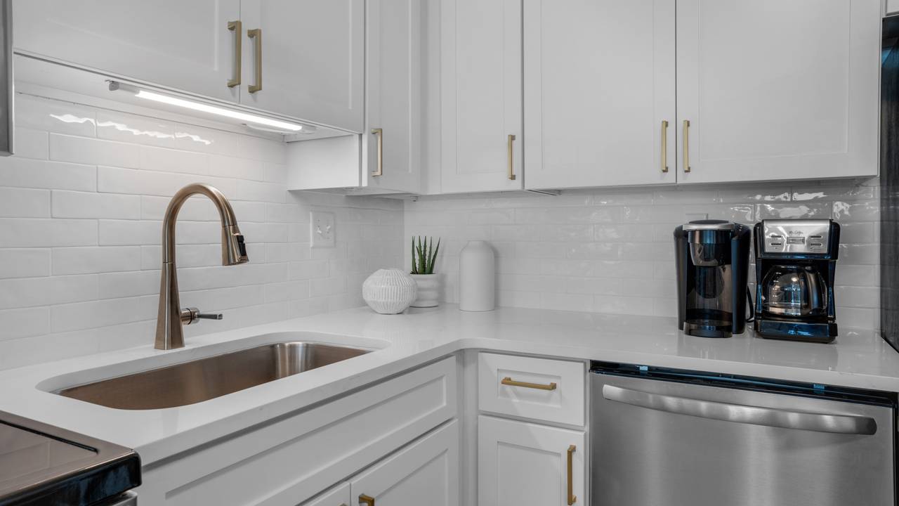 BeachCrest 1005 Kitchen BeachCrest 1005 Kitchen