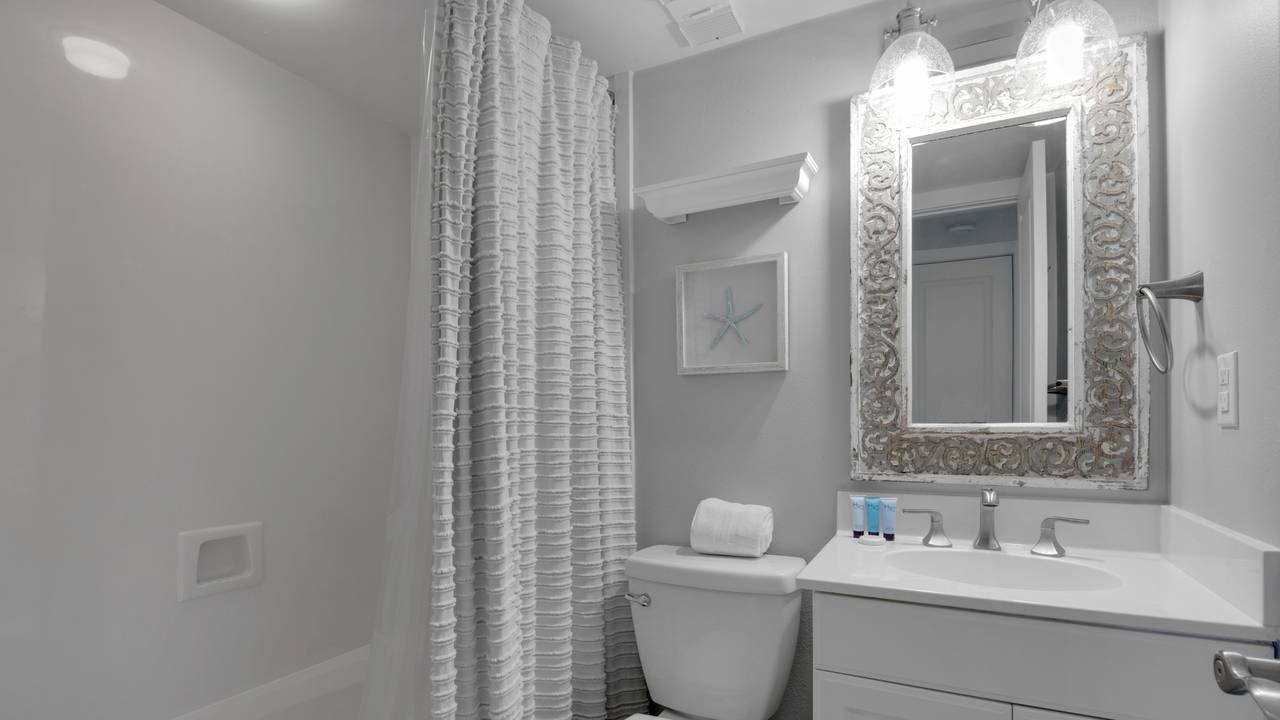 BeachCrest 1101 Guest Bathroom BeachCrest 1101 Guest Bathroom