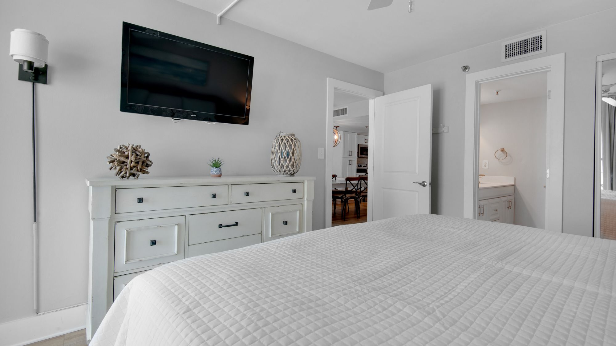 BeachCrest 1101 King Master Bedroom