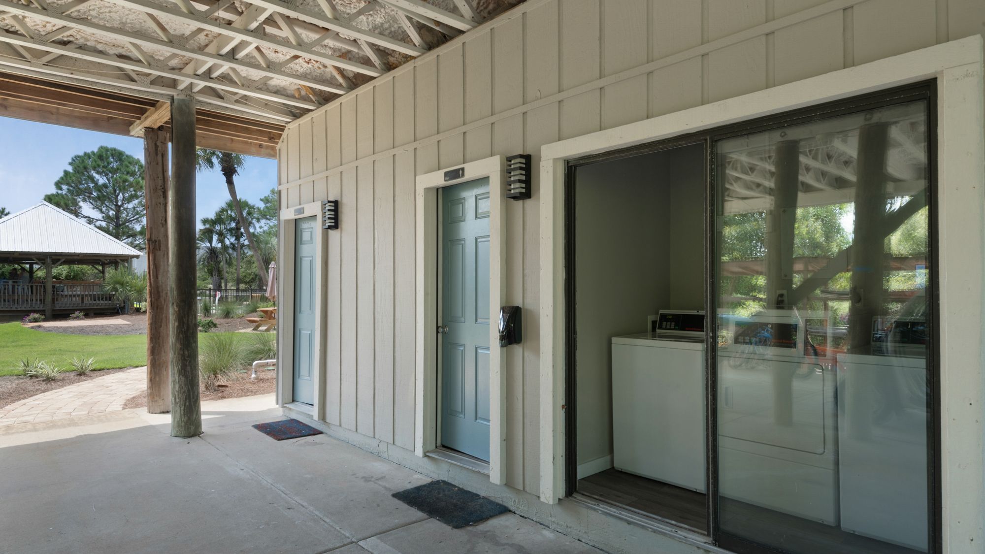 Beachfront II Grounds and Amenities