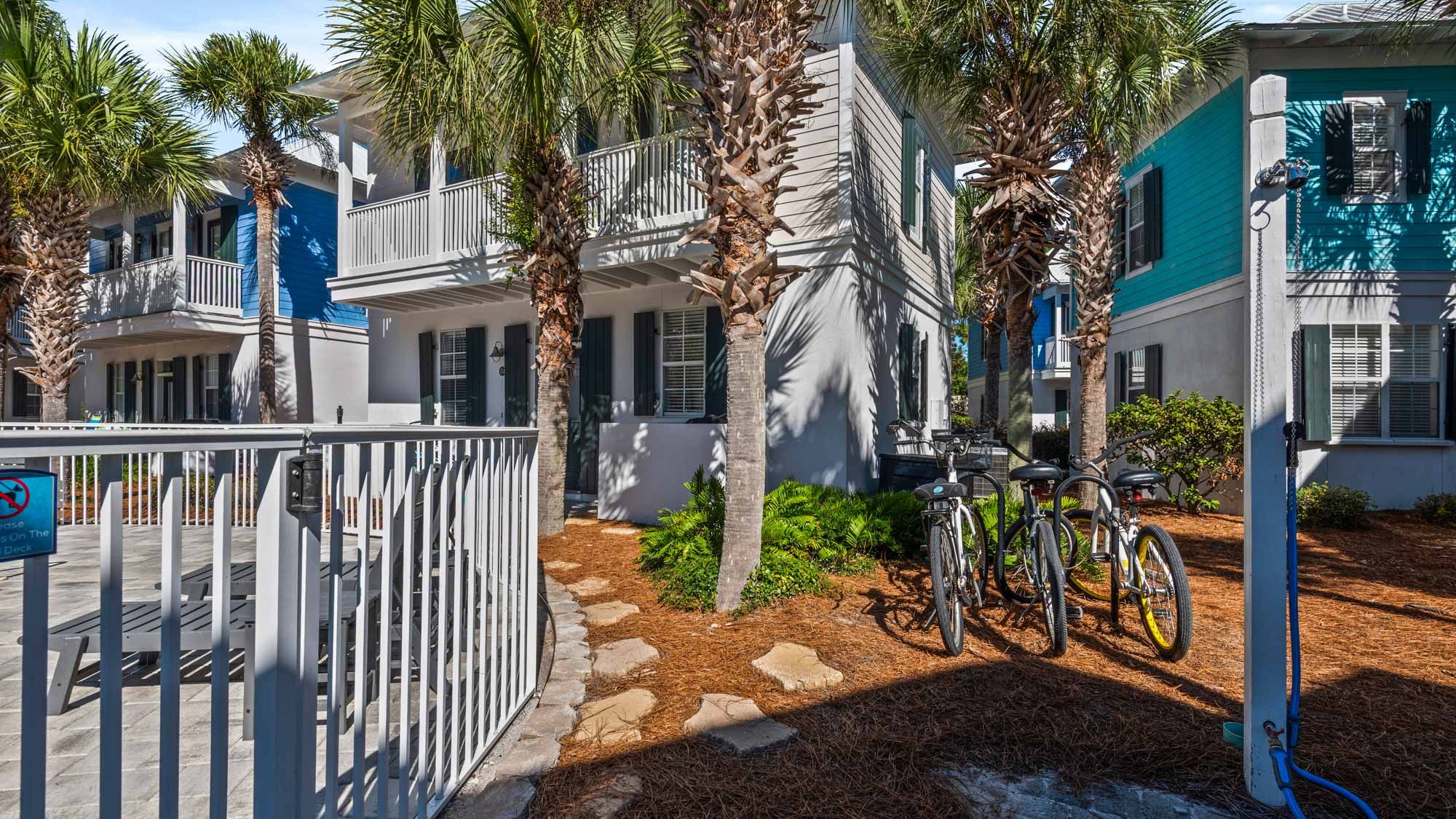 Bungalows at Seagrove Grounds & Amenities