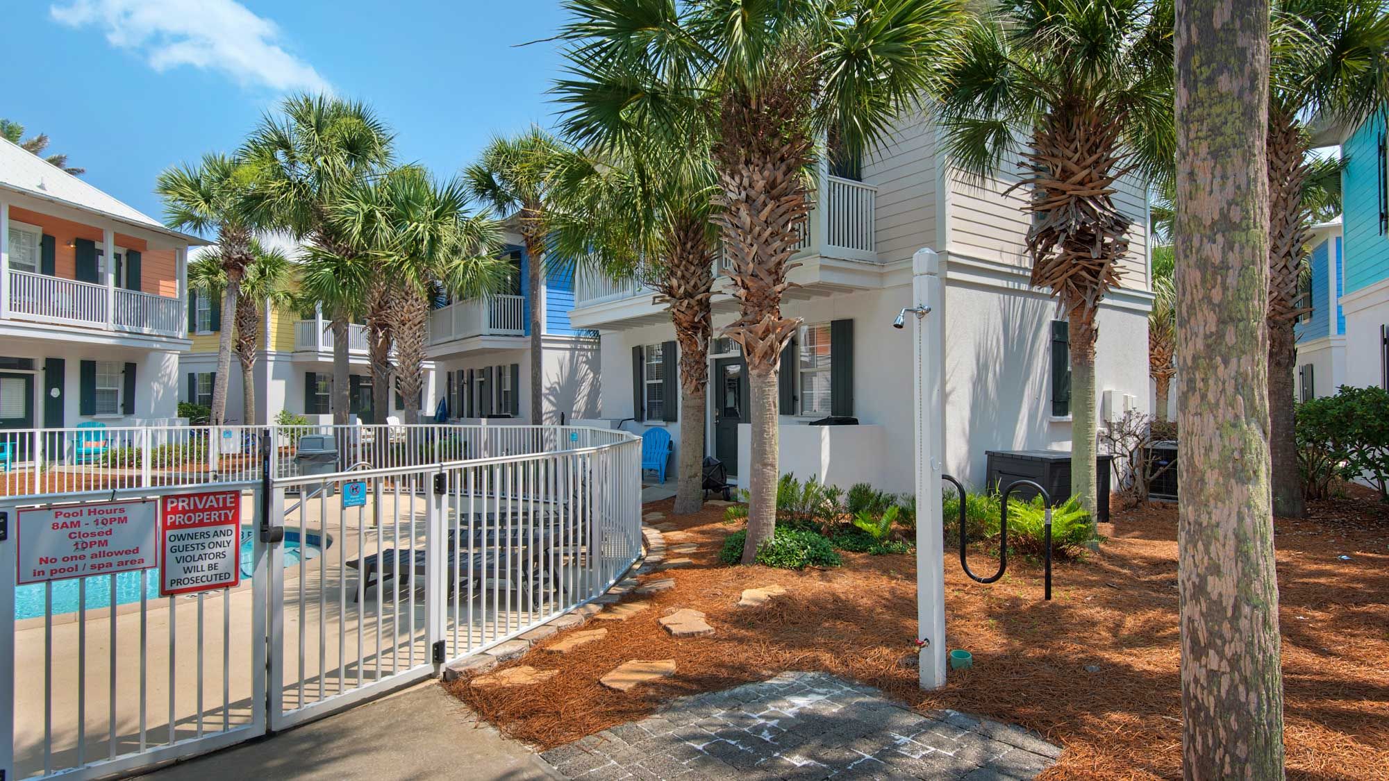 Bungalows at Seagrove Grounds & Amenities