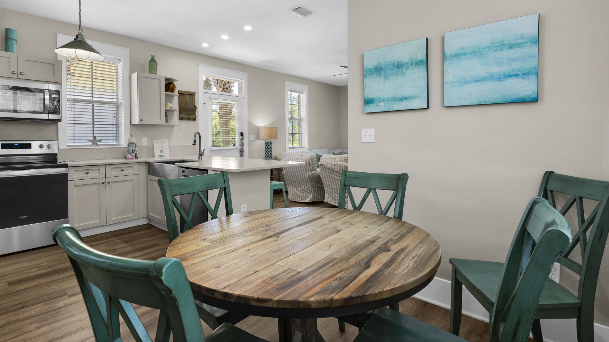 Beach Bungalow 101 Dining area