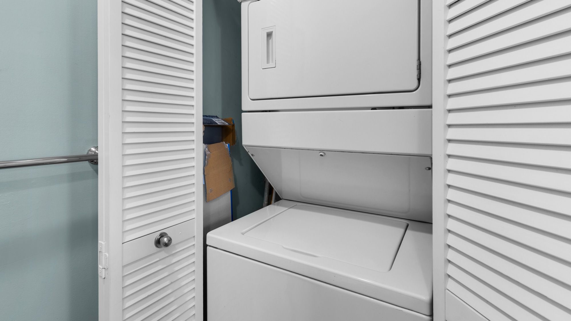 Beach Bungalow 101 Washer & Dryer